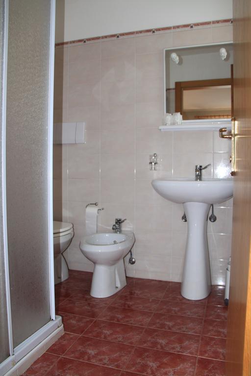 Hotel Garni Goccia D'Oro Cavalese Zimmer foto