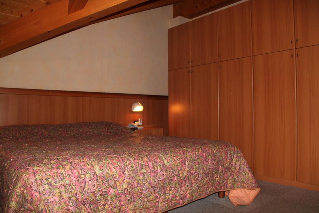 Hotel Garni Goccia D'Oro Cavalese Zimmer foto