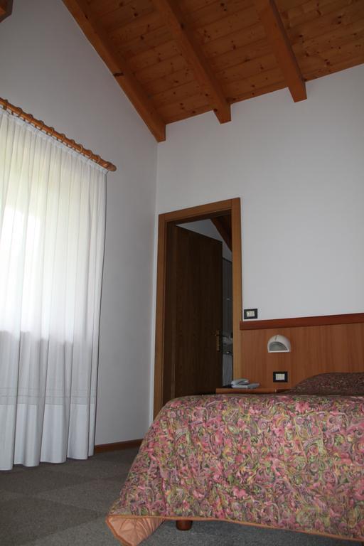 Hotel Garni Goccia D'Oro Cavalese Zimmer foto