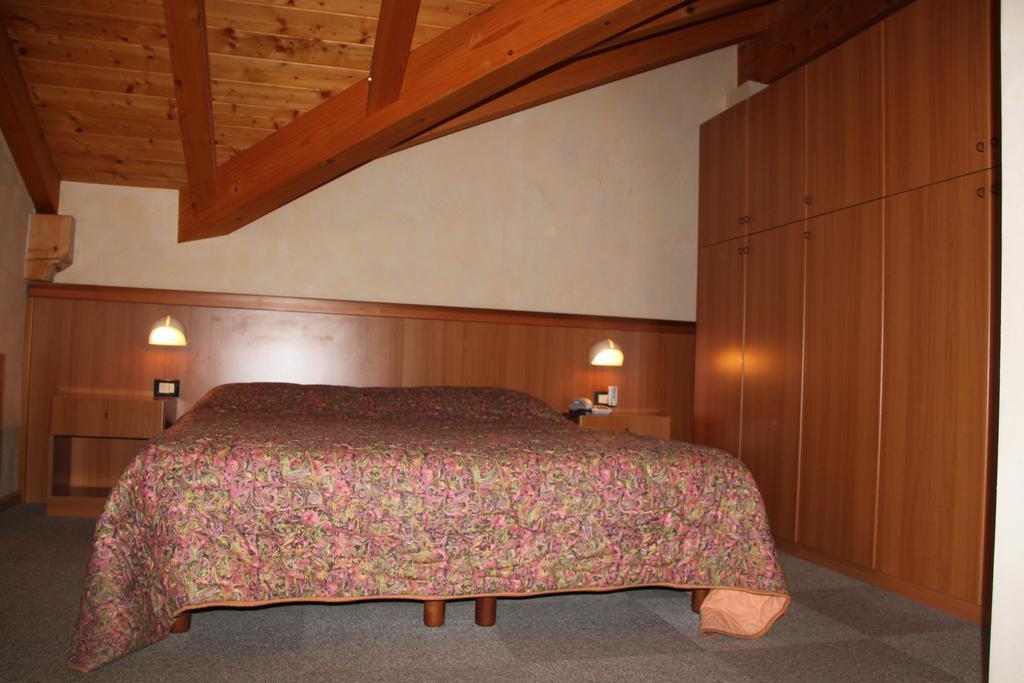 Hotel Garni Goccia D'Oro Cavalese Zimmer foto